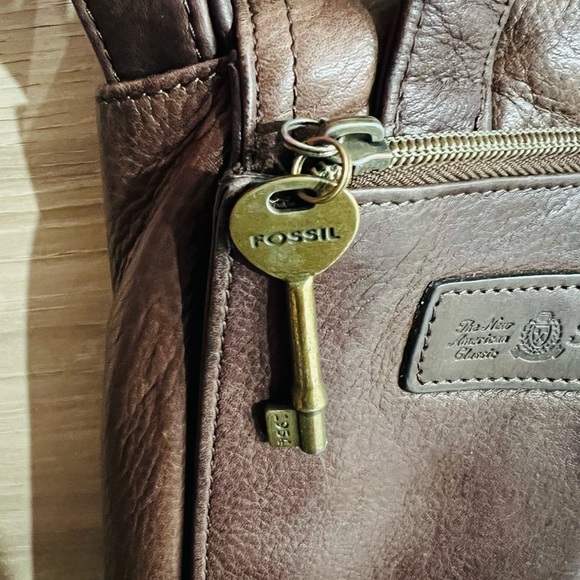 FINAL WEEK! 🔥Genuine Leather Fossil Crossbody Bag - Picture 4 of 9